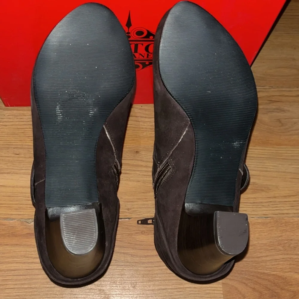 Shoes - Picture 2 of 6